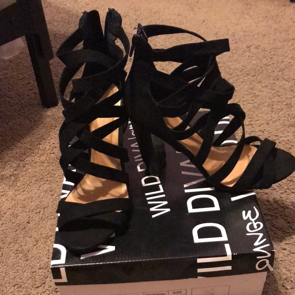 Thick heel shoes